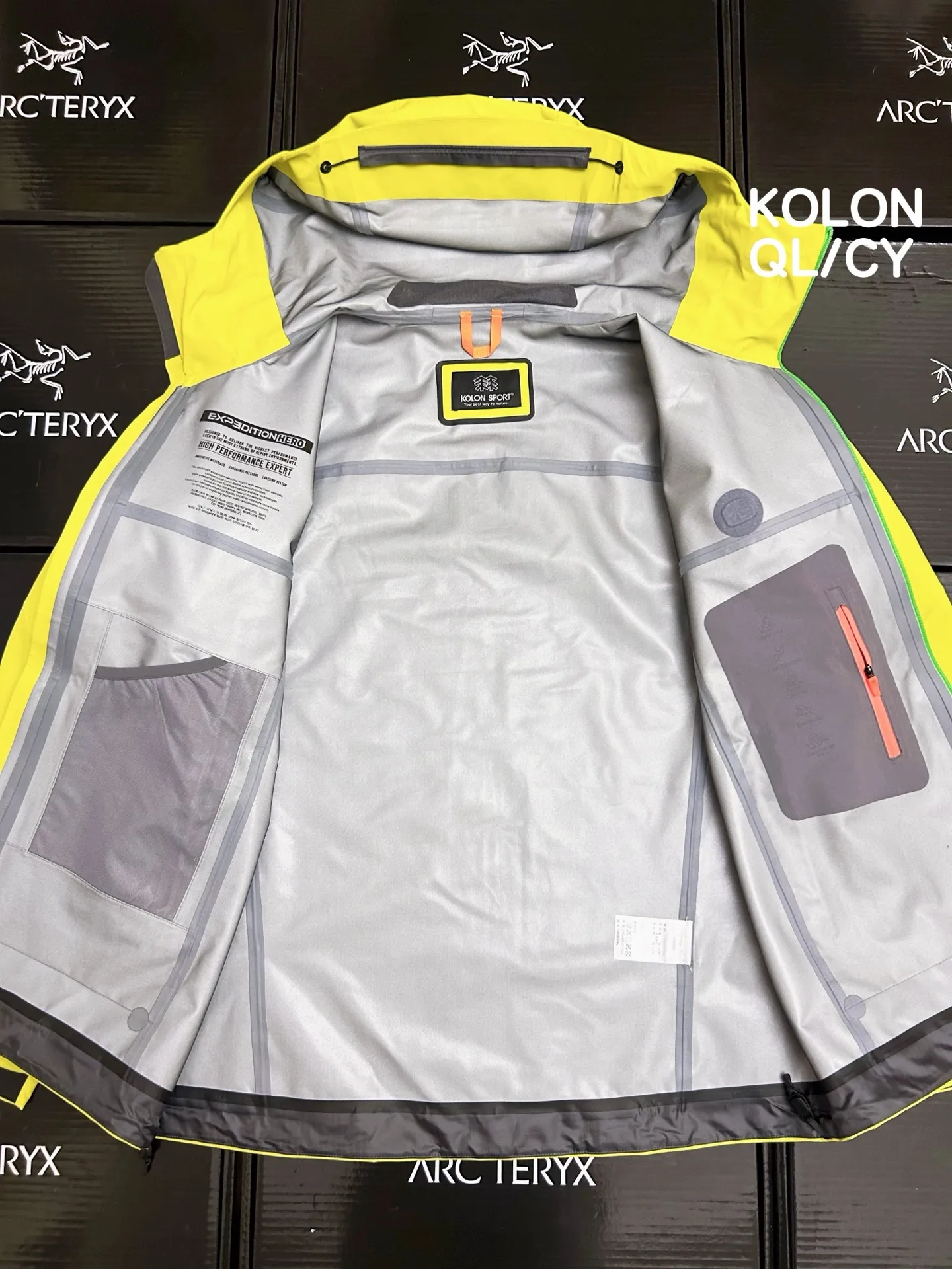 G 20 Kolon HERO Gore-Tex 3L Pro Jacket Who knows? The outdoor girl's natural jacket has been welded to death by Kolon. The lime yellow color can be worn directly on the body of Kasuga Yamano. It is so white that it glows, and there is no need to add a filter when taking photos! Gore-Tex 3L Pro hardcore buff is full, rainstorm-level waterproof + fully windproof, suitable for hiking and urban commuting. The three-layer structure is breathable and does not make you sweat, and you can stay dry even during high-intensity exercise. The soft texture is not stiff at all. Three-dimensional tailoring specially made for girls, slimming but not bloated, welding the sense of outdoor functionality and daily wear A hard-shell ceiling that can be used for travel in all seasons, from snow-capped mountains to cities, with both beauty and strength! Professional player certification! Kolon HEROSeries is the correct way to open a hard-shell jacket. Gore-Tex 3L Pro fabric, 28000mm+ waterproof pressure, RET value ≤ 6, can withstand wind and rain in extreme environments. 9 billion microporous structure, completely waterproof and efficient perspiration, say goodbye to sweat and stickiness. Tear-resistant reinforced technology, Wear-Resistant, can hold up to mountaineering, rock climbing, and long-distance hiking. Adjustable hood + Velcro cuffs, full of details, all-round temperature locking and no wind. Highly saturated lime color, highly recognizable in the mountains, safe and outstanding. A performance model for professional outdoor people with eyes closed, a piece of hardcore equipment that has been worn for ten years 1 Lime enters the mountains and can block all wind and rain🌿 Kolon HERO Gore-Tex 3L Pro, a ceiling of security for girls outdoors 2 Appearance and strength coexist! Kolon professional hard shell, wear the bright colors of spring on your body, rain or shine 3 Gore-Tex Pro hard-core blessing, Kolon HERO jacket, from the city to the mountains, just one piece is enough 4 White lime yellow, professional-level protection, Kolon women's jacket, the natural jersey for outdoor girls 5 Three-layer technology, breathable and not sweaty, Kolon HERO gives you all-day comfort and protection 🎬 Short video oral version (suitable for Douyin/Video account) "Outdoor girl, look here! This Kolon HERO Gore-Tex 3L Pro jacket really won me over! First of all, this lime yellow color is really bright! Go hiking and camping in the spring, take photos and take pictures directly, and it is very recognizable in the mountains! Looking at the performance, Gore-Tex 3L Pro top fabric, rainstorm level waterproof, no wind at all on windy days, even in extreme weather, it is stable. Moreover, the three-layer structure is super breathable, and it will not make you sweat during high-intensity hiking. The soft texture is not as stiff as traditional hard shells. ✅ Top-grade fabrics, hard-core protection. It uses Gore-Tex 3L Pro professional outdoor fabric, 28000mm+ rainstorm level waterproof, fully windproof design, 9 billion micro-hole structure and efficient breathability, completely blocking rainwater penetration, while quickly evacuating sweat, achieving a dynamic balance of waterproofing and breathability, and coping with extreme outdoor environments. ✅ Comfortable tailoring, specially designed for women. Ergonomic three-dimensional tailoring, fit Asian women's body shape, slim but not bloated, soft, comfortable and not stiff, taking into account outdoor functionality and daily wear, saying goodbye to the bulky feeling of hard shells ✅ Full of details, adaptable to all scenes. Adjustable hood design, suitable for helmets; Velcro cuffs, windproof and temperature-locking; waterproof zipper pockets for safe storage; Wear-Resistant fabric splicing to improve durability and meet the needs of all scenarios such as mountaineering, hiking, camping, and commuting. ✅ High-saturation bright colors for safe release. High-saturation lime color is highly recognizable in the mountains, improving outdoor safety while showing whiteness and refreshing, making it easy to create an outdoor fashion sense. Professional outdoor, start with a Kolon HERO. 💡 Supplementary Tips • You can adjust the focus according to the usage scenario: daily wear emphasizes appearance, whitening, and commuting; professional outdoor emphasizes Gore-Tex performance, protection, and durability. Color: Black, Orange, Dark Green, and Dark Gray.